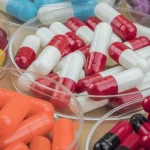 „Moartea vândută online”: campanie națională împotriva medicamentelor falsificate care ucid anual milioane de oameni