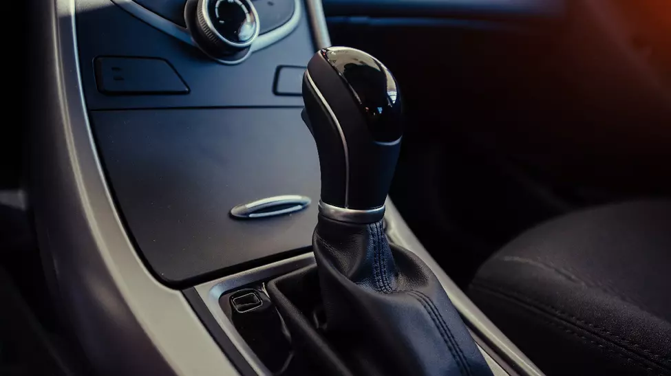 Schimbătorul de viteze ar putea deveni istorie: de ce dispare treptat din mașinile electrice