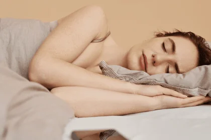De ce spun specialiștii că e mai bine să dormi fără lenjerie intimă: un obicei simplu, cu efecte neașteptate
