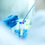 Persoanele născute înainte de 1966, avertizate: un simptom aparent banal poate ascunde o boală gravă