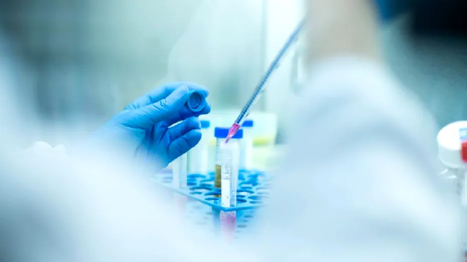 Persoanele născute înainte de 1966, avertizate: un simptom aparent banal poate ascunde o boală gravă