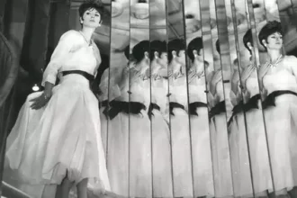 Chanel, simbol al eleganței absolute: povestea brandului care a schimbat moda pentru totdeauna