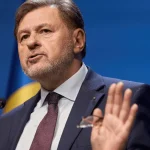 Document: Alexandru Rafila i-ar fi cerut lui Nicolae Ciucă să nu modifice contractul cu Pfizer