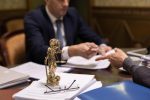 Cum te poate ajuta un avocat în negocieri și conflicte contractuale