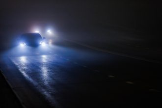 De ce lumina xenon schimbă percepția drumului pe timp de noapte