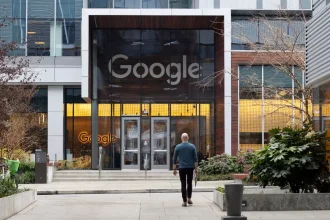 Revoltă la Google: angajații contestă folosirea AI în scopuri militare
