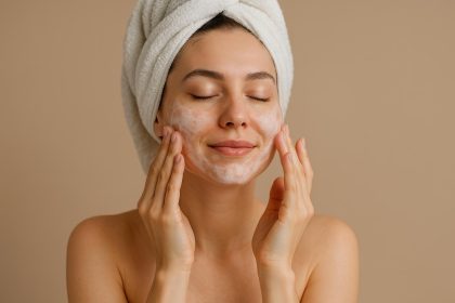 Produse cosmetice care merită un loc permanent în rutina ta de îngrijire