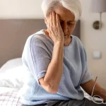 Te confrunți cu dureri de cap în fiecare dimineață? Medicii explică de ce apar și când pot ascunde o problemă gravă