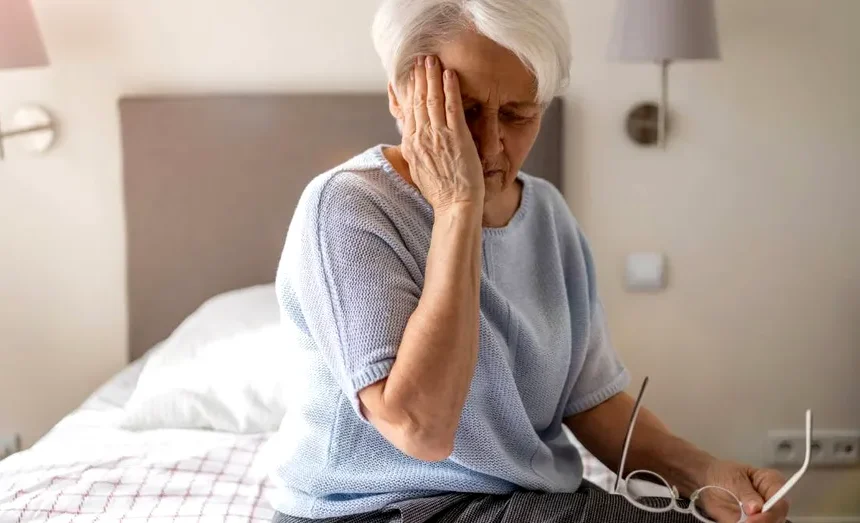 Te confrunți cu dureri de cap în fiecare dimineață? Medicii explică de ce apar și când pot ascunde o problemă gravă