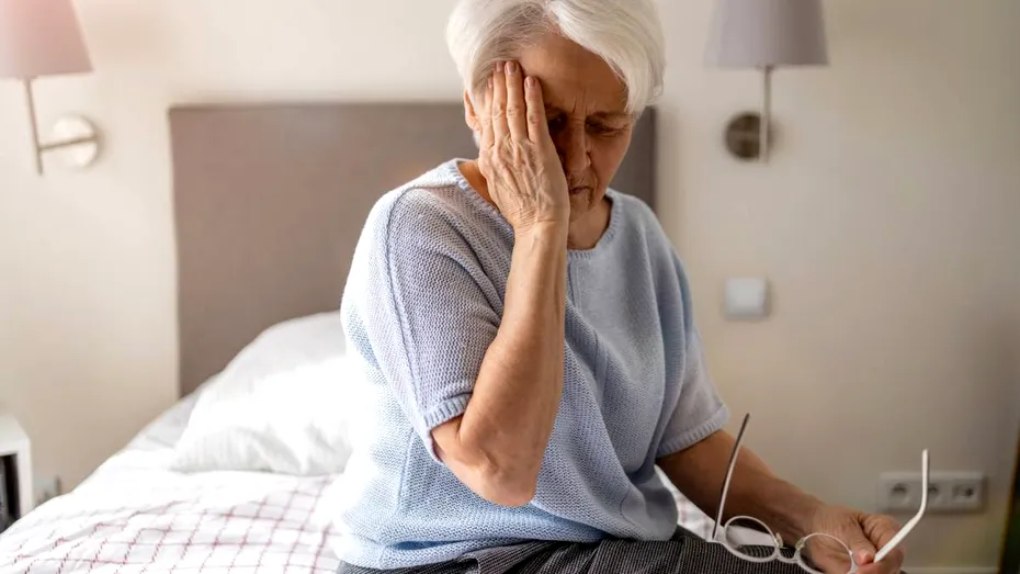 Te confrunți cu dureri de cap în fiecare dimineață? Medicii explică de ce apar și când pot ascunde o problemă gravă