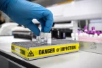 Inteligența artificială a fost folosită pentru a crea viruși noi în laborator. Experimentul cercetătorilor americani ridică întrebări privind siguranța